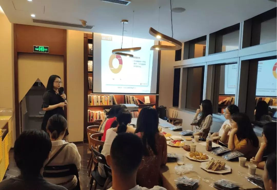 崔丹萍律师受邀开展讲座，讲解懂法的女人如何更从容